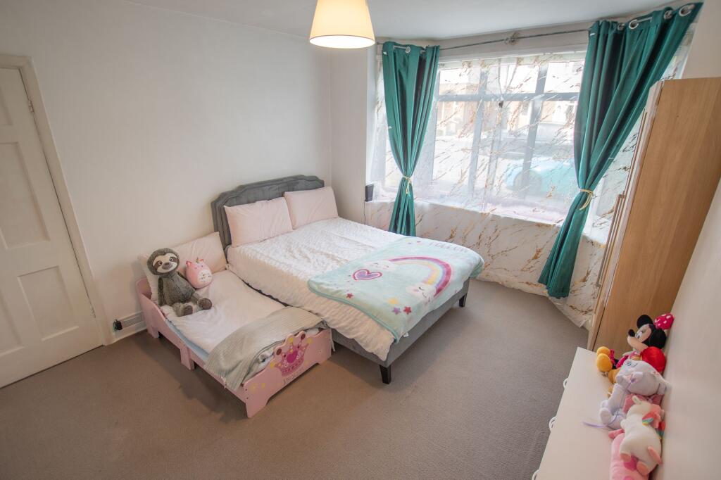 Apartment in Guildford, Bellfields - More