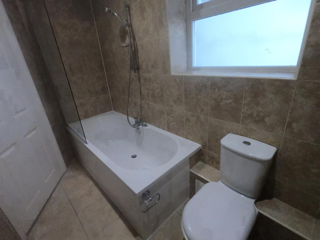 Apartment in Croydon - View 5