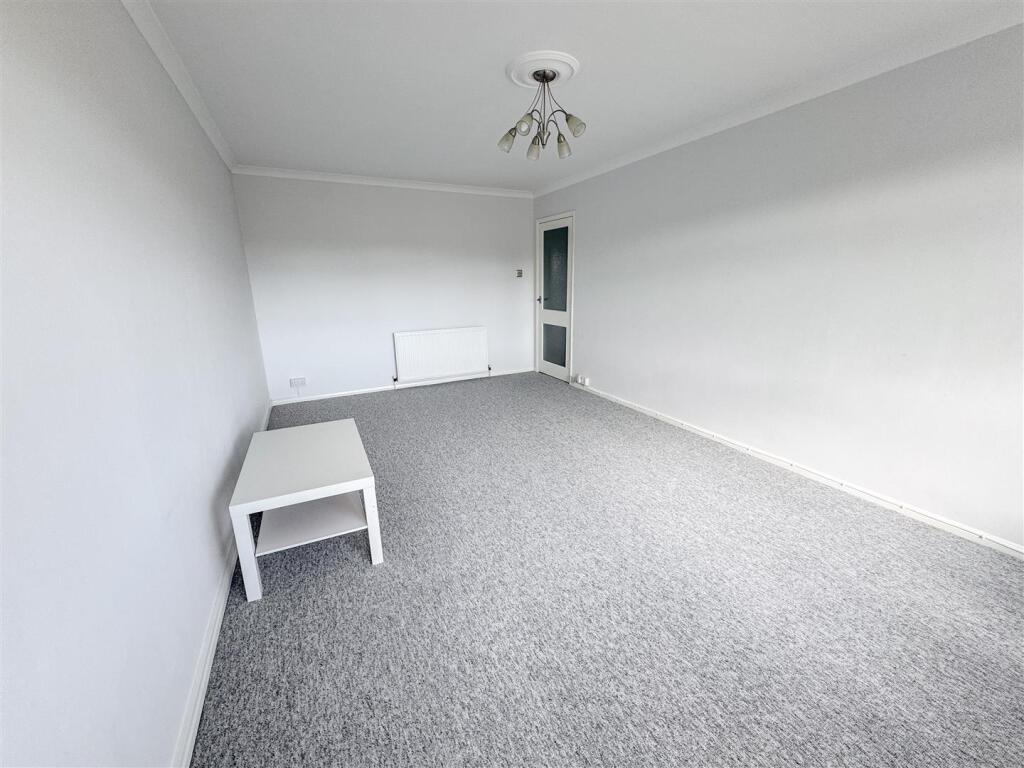 Apartment in Bexhill-on-Sea, White Hill - View 3