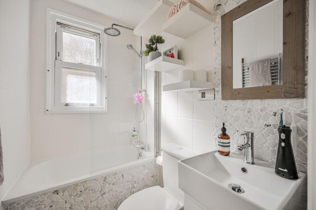 Apartment in London - More