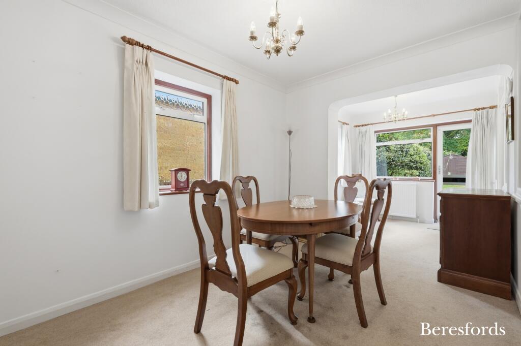 House in Brentwood, Doddinghurst - More