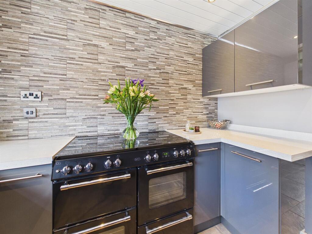 House in Gateshead, Eighton Banks, Low Fell - More