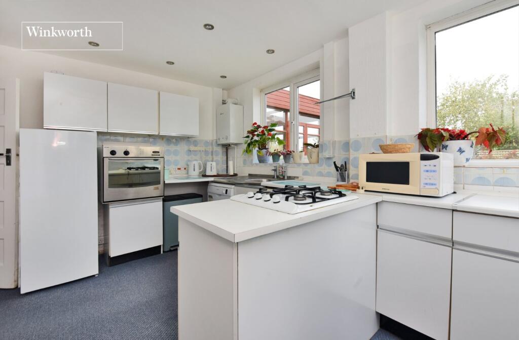 House in London, Royal Borough of Kingston upon Thames - View 4