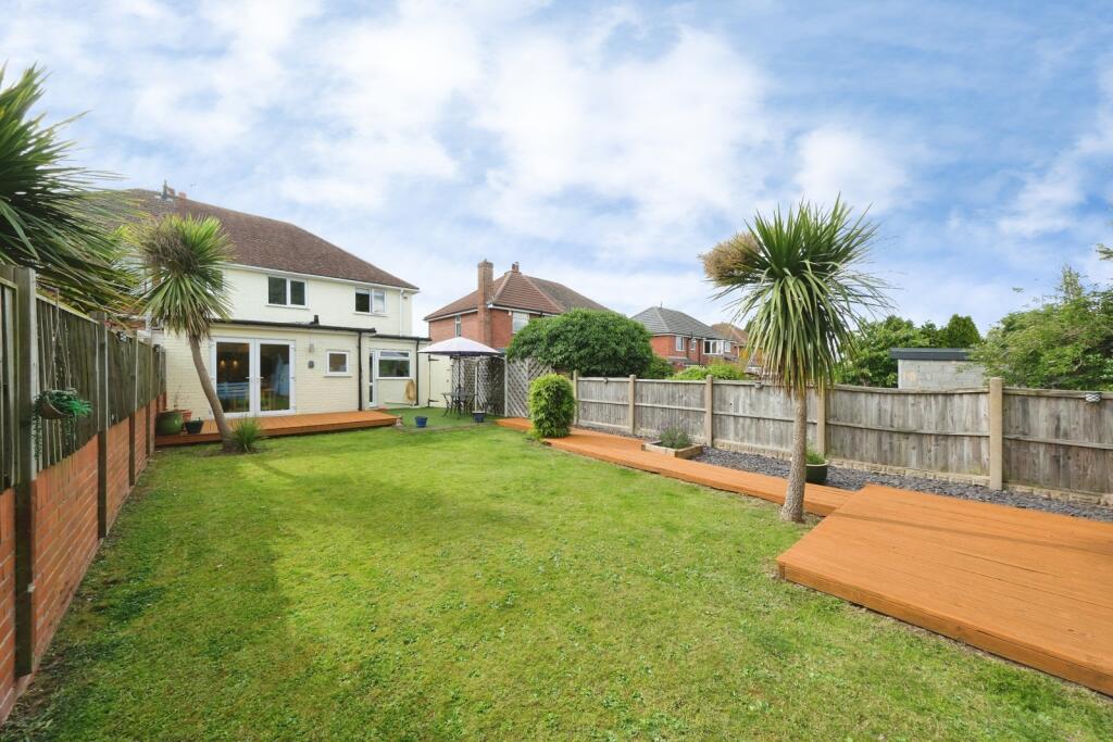 House in Mansfield, Nottinghamshire - View 2