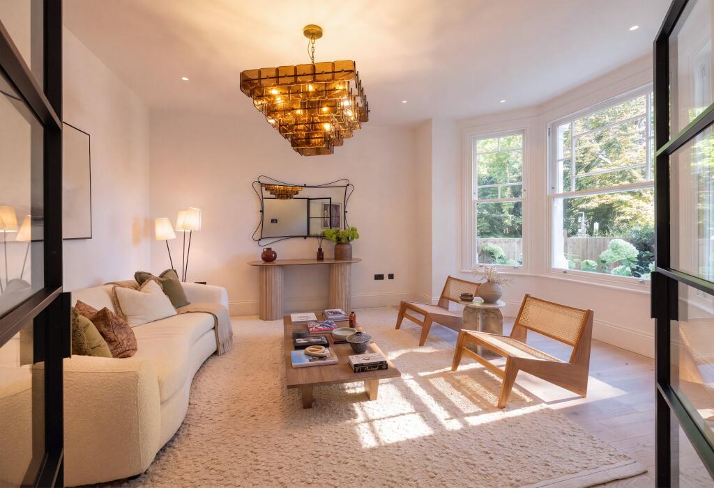 House in London, Brondesbury Park, Queen's Park - View 2