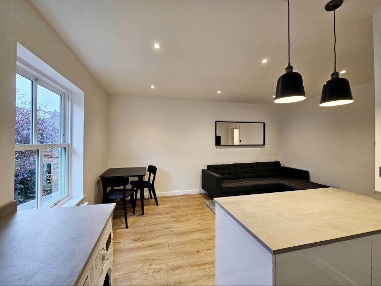 Apartment in Leeds, West Yorkshire - View 5