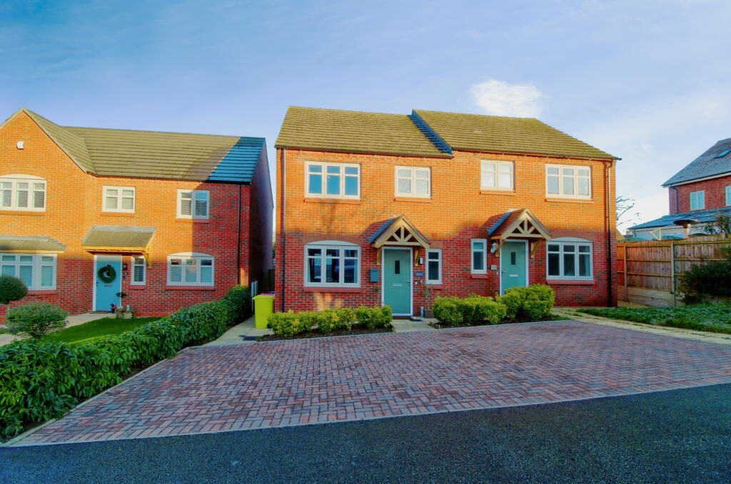 3-bed semi-detached on Glebe Fields, Stourbridge, DY9, £400,000
