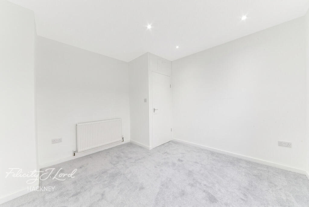 Apartment in London, Old Kingshold Estate, Hackney - View 5