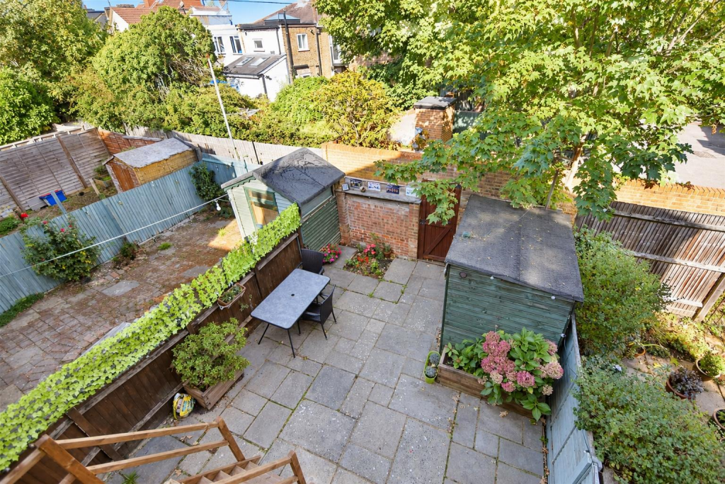 FFF 15 Mafeking Avenue, Brentford photo 4