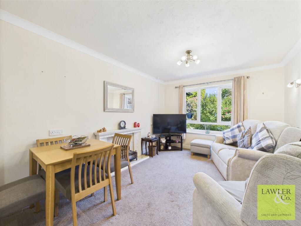 Cedarwood, Legh Close, Poynton, Stockport, Cheshire, SK12 1JW photo 4