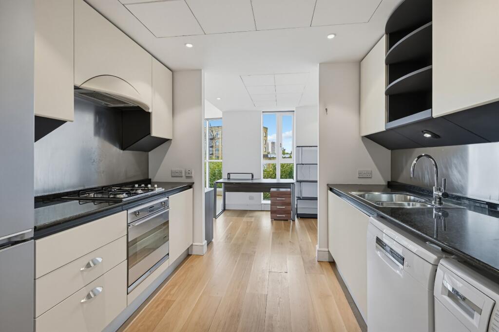 Apartment in London, Canary Wharf - View 3
