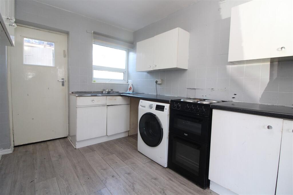 60 Coniston Avenue, Lytham St. Annes, Lancashire FY8 3DQ photo 4