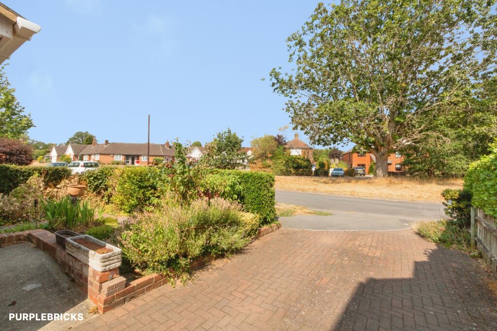 House in Surrey Heath, Burrowhill, Chobham - View 3