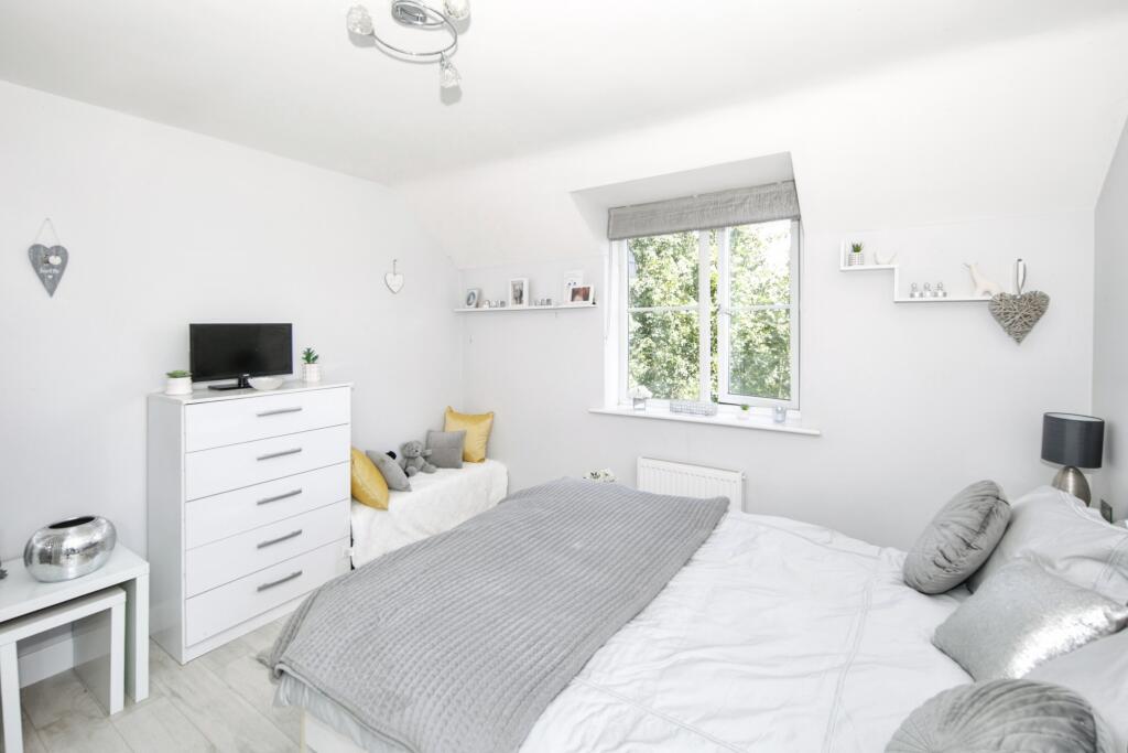 Apartment in Nuneaton and Bedworth, Warwickshire - View 5