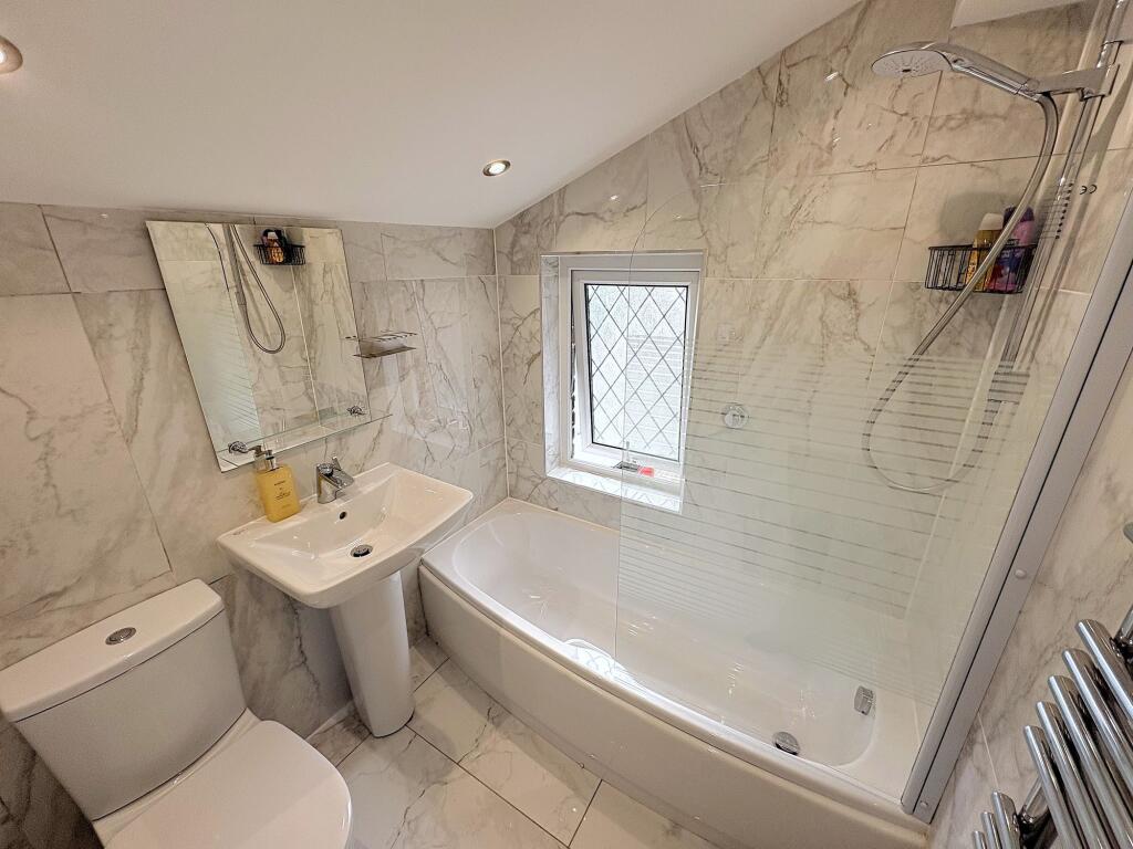 Plodder Lane, Farnworth, BL4 - View 3