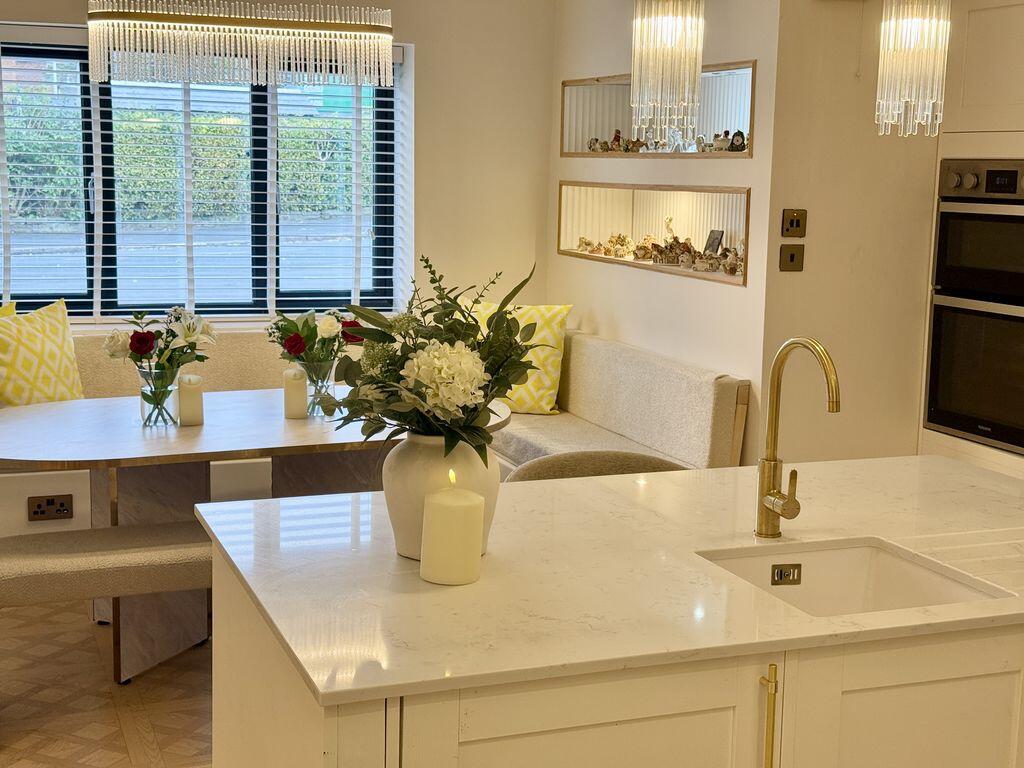 Apartment in Stockport, Offerton - View 2