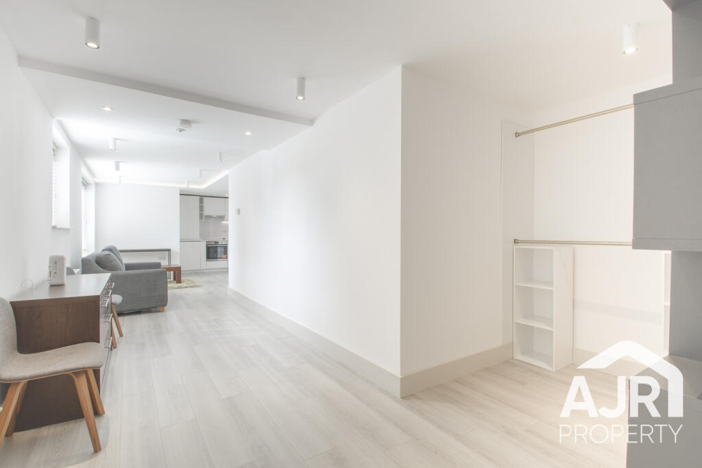 Apartment in London - View 5