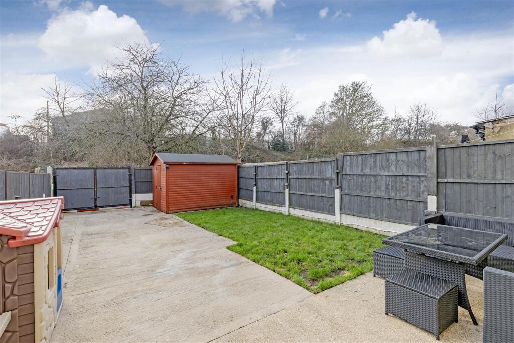 Belmont Drive, Staveley, Chesterfield photo 4