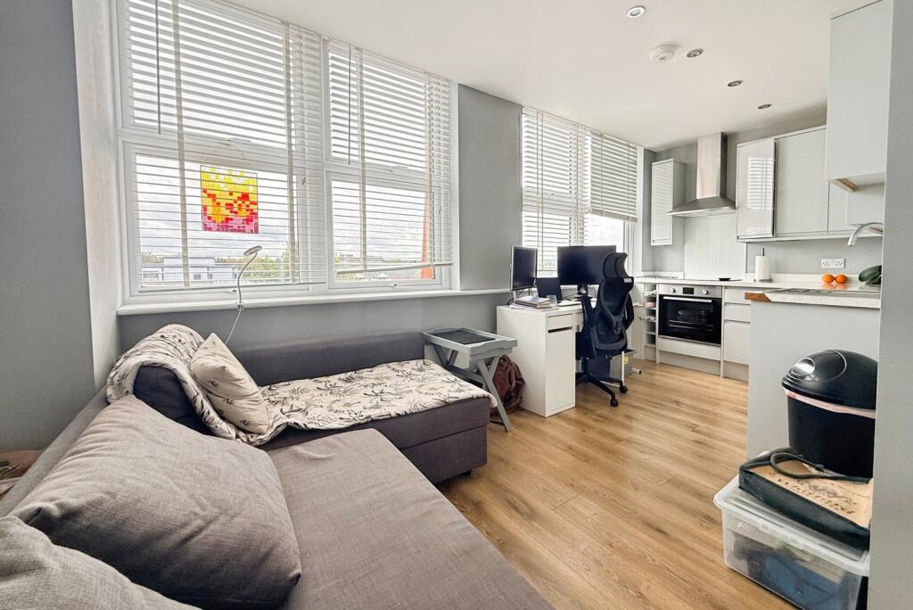 Apartment in Rushmoor, Hampshire - View 2