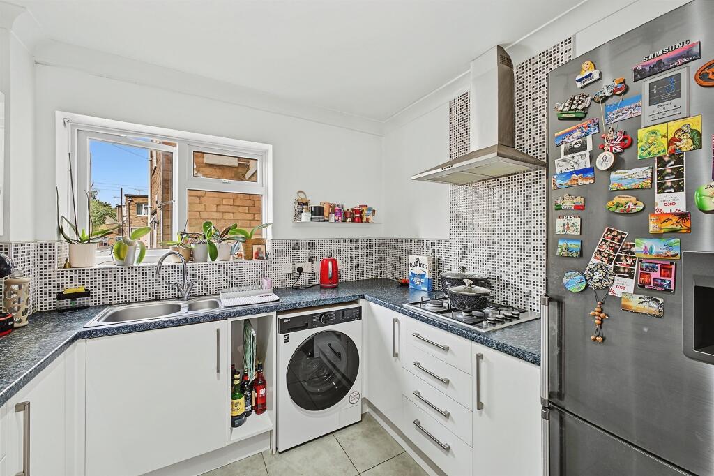 Apartment in Northampton - More