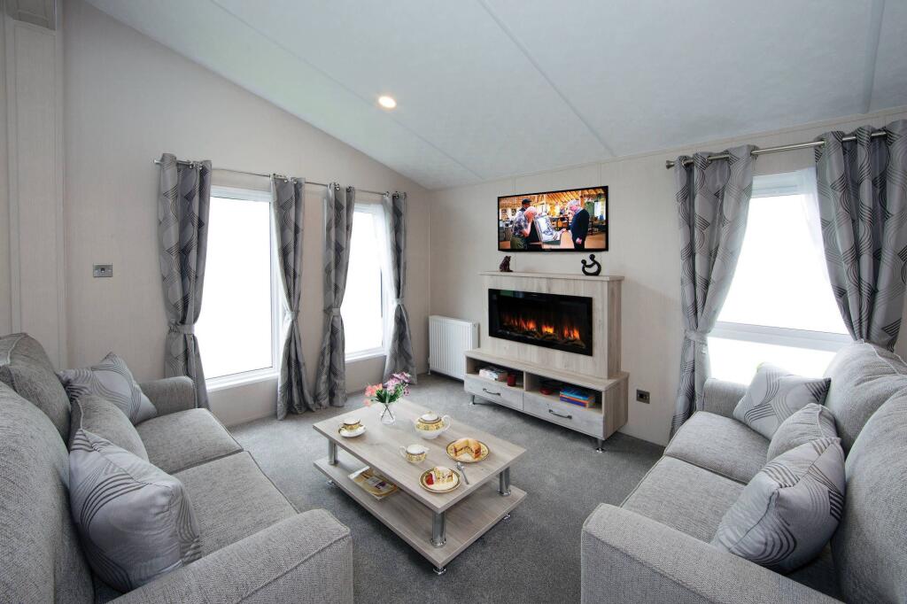 2-bed caravan on Meysey Hampton, Cirencester, GL7 5LL, £240,000