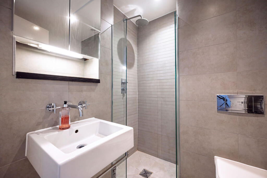 Apartment in London - More