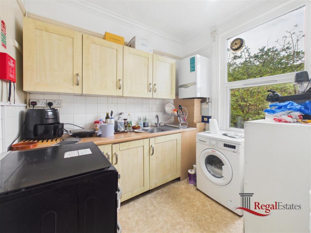 House in London - View 5