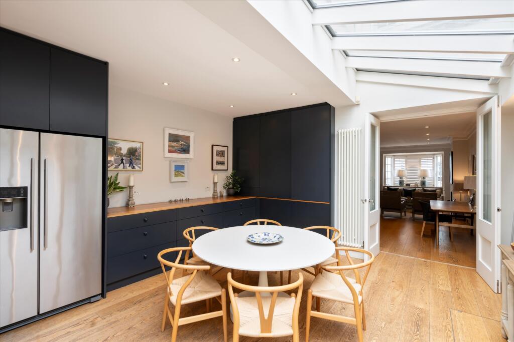 House in London, Royal Borough of Kensington and Chelsea - More