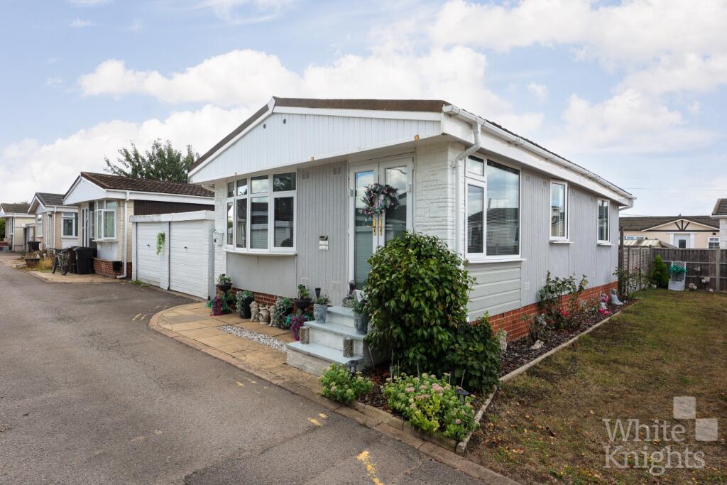 Main image of property: Mere Oak Park, Three Mile Cross, Reading, Berkshire, RG7 1NR