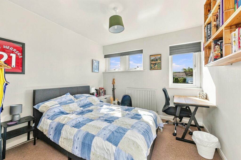 House in Holmfirth, Larch House, Scholes - More