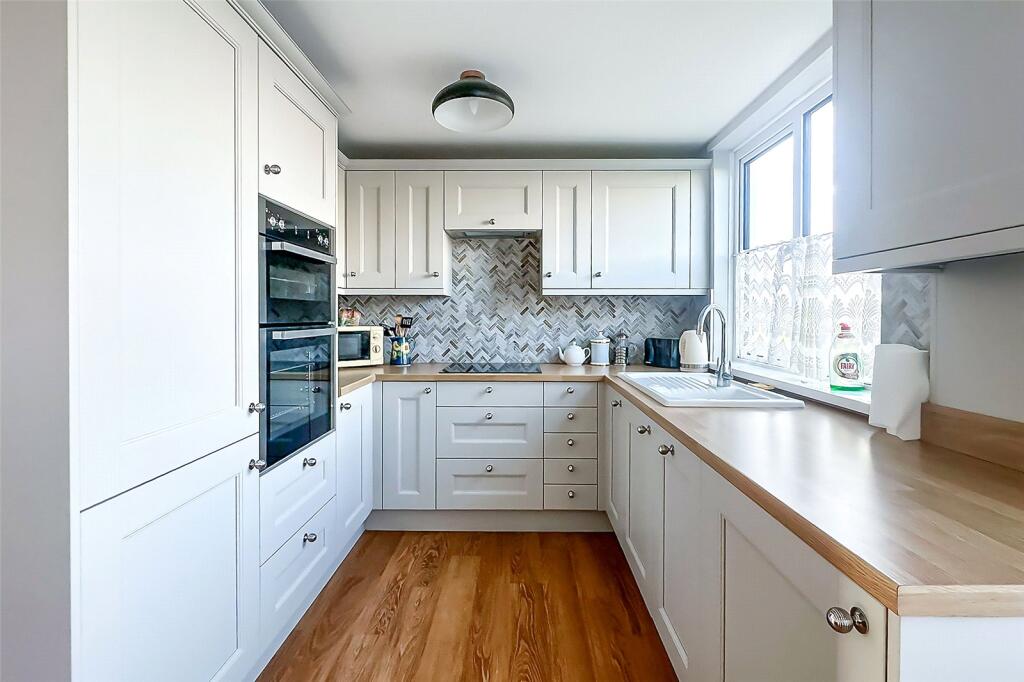 Millfield Close, Rustington, Littlehampton, West Sussex photo 2
