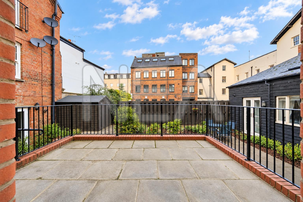 Apartment in Reading - View 4