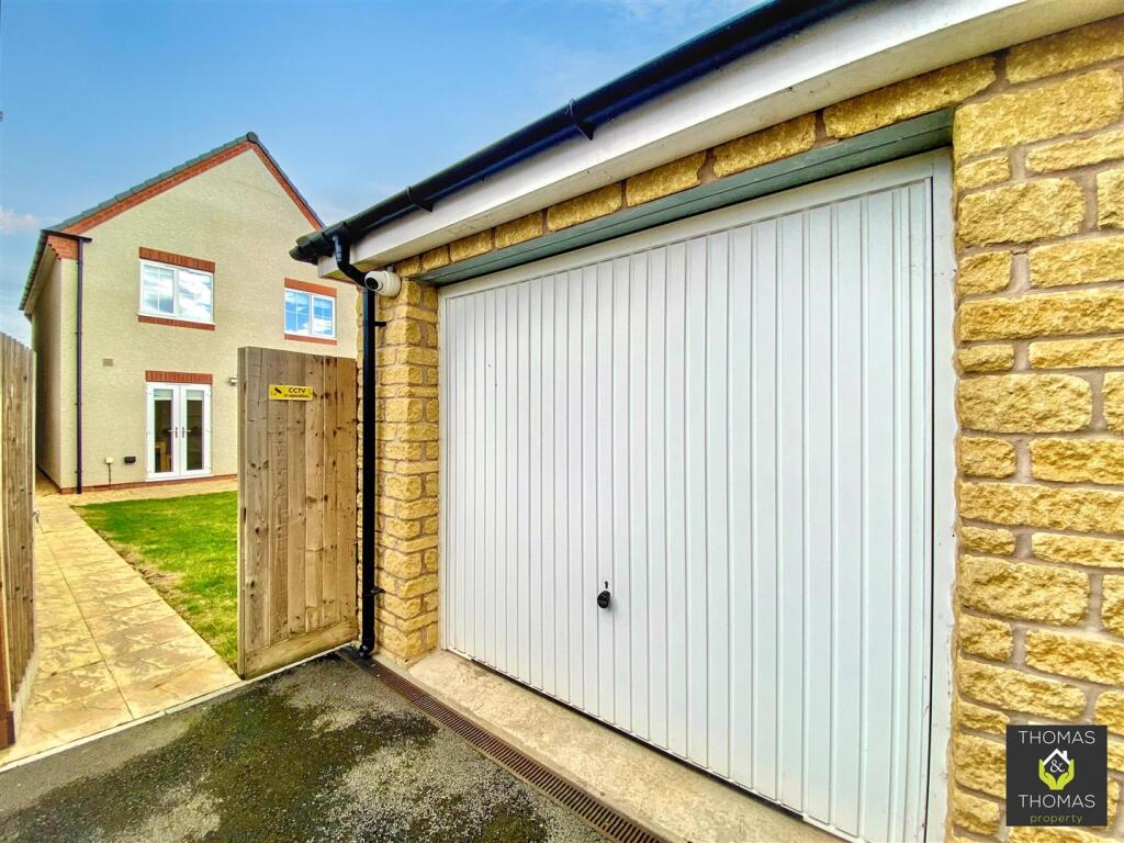 House in Tewkesbury, Abbotswood, Brockworth - View 3