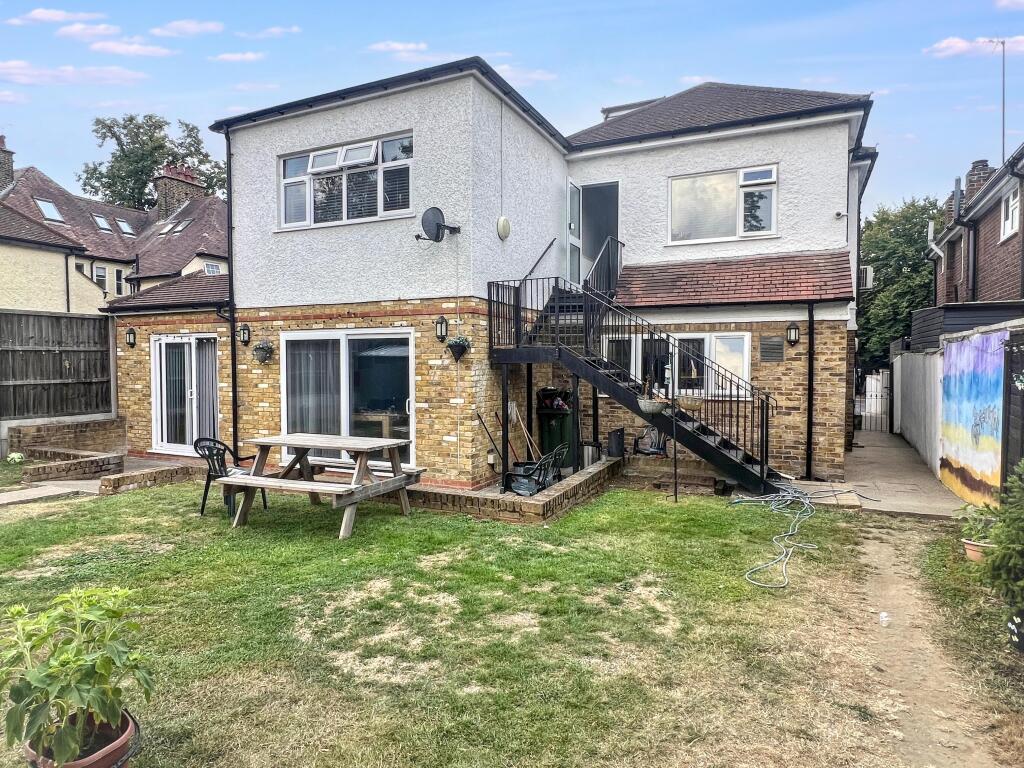 Apartment in Watford - View 3