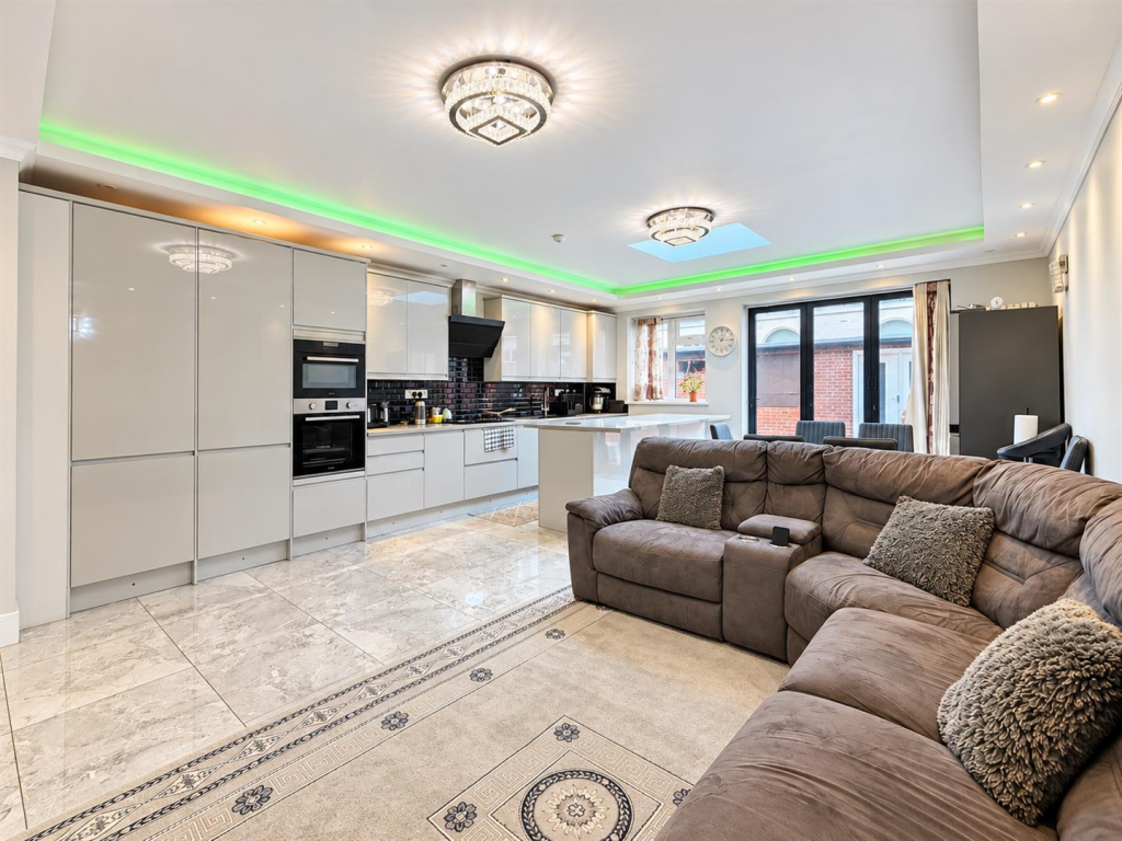 House in London - View 2