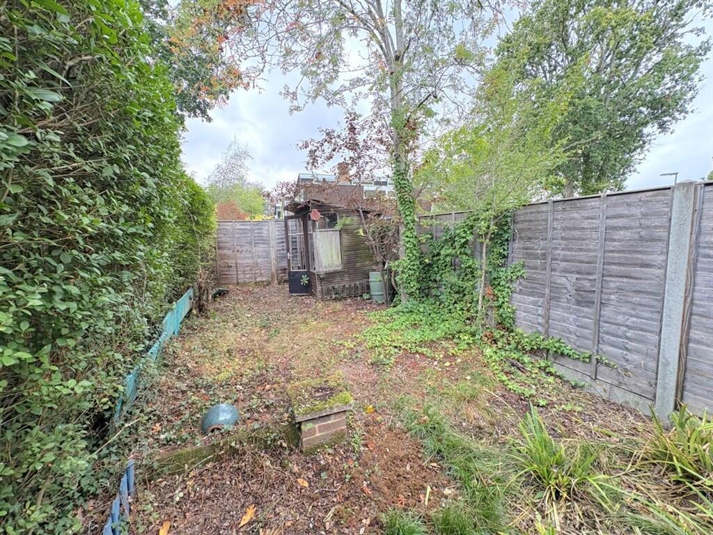 Fettes Road, CRANLEIGH photo 4