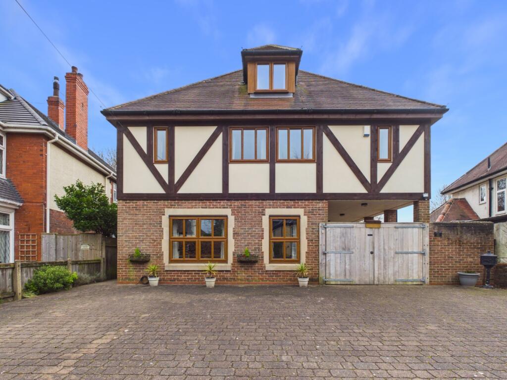 Main image of property: Newland Park, Hull,HU5 2DR