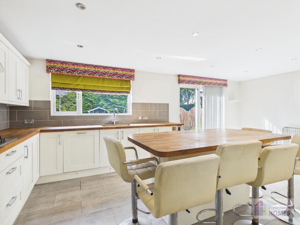 House in East Kilbride, Kelvin Industrial (North), The Murray - More