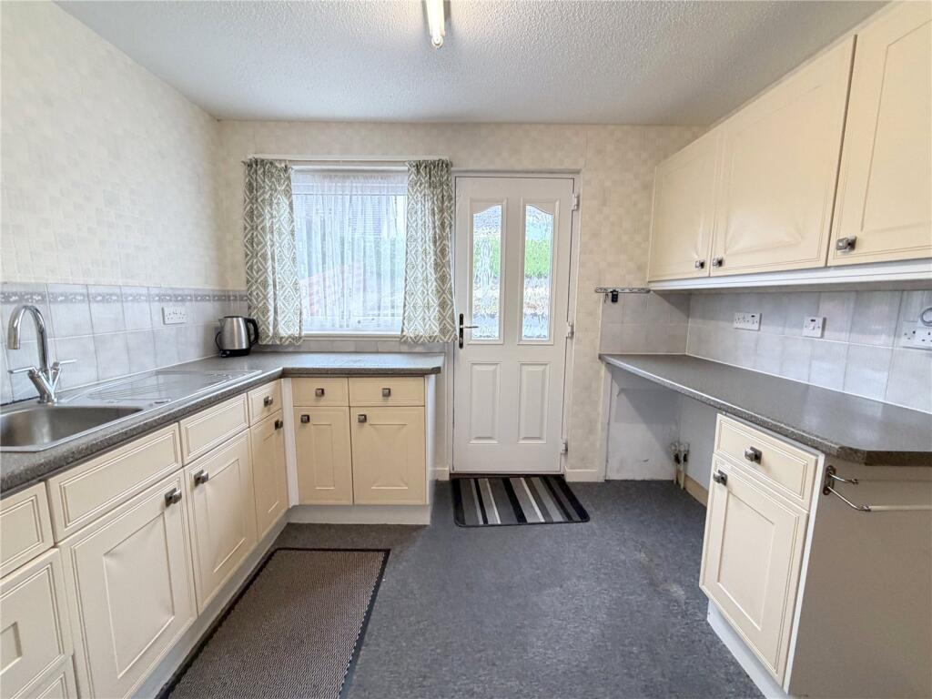 8 Tower Gardens, Westhill, Inverness, IV2 photo 4