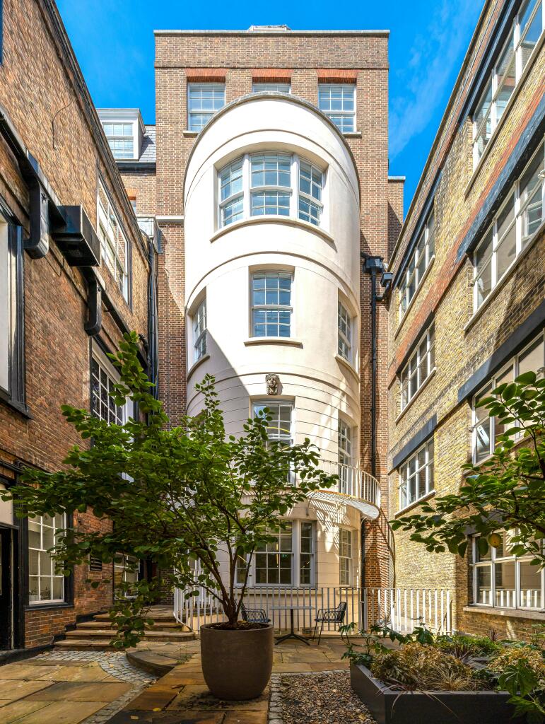 EDIT_Pano_8182_8184-Edit - 250526_SCD_Cobham_House_©_Peter Landers Photography - Large.jpg