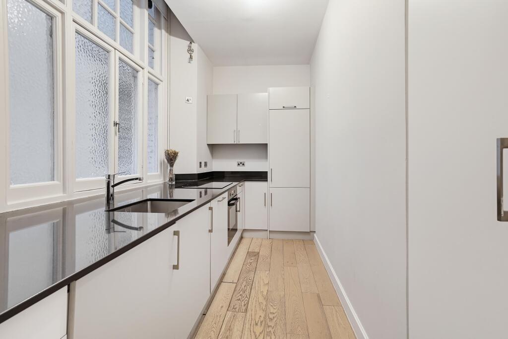 Apartment in London, City of Westminster - View 4