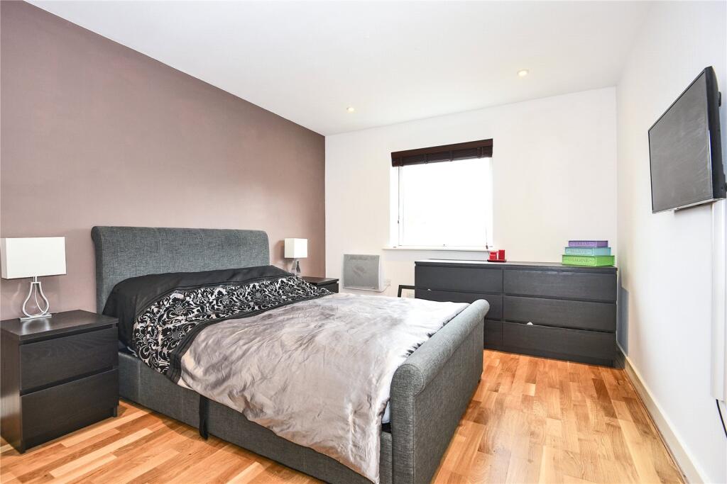 Apartment in Watford - More