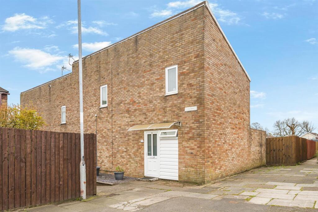 3-bed semi-detached on Stiels, Coed Eva, Cwmbran, £190,000