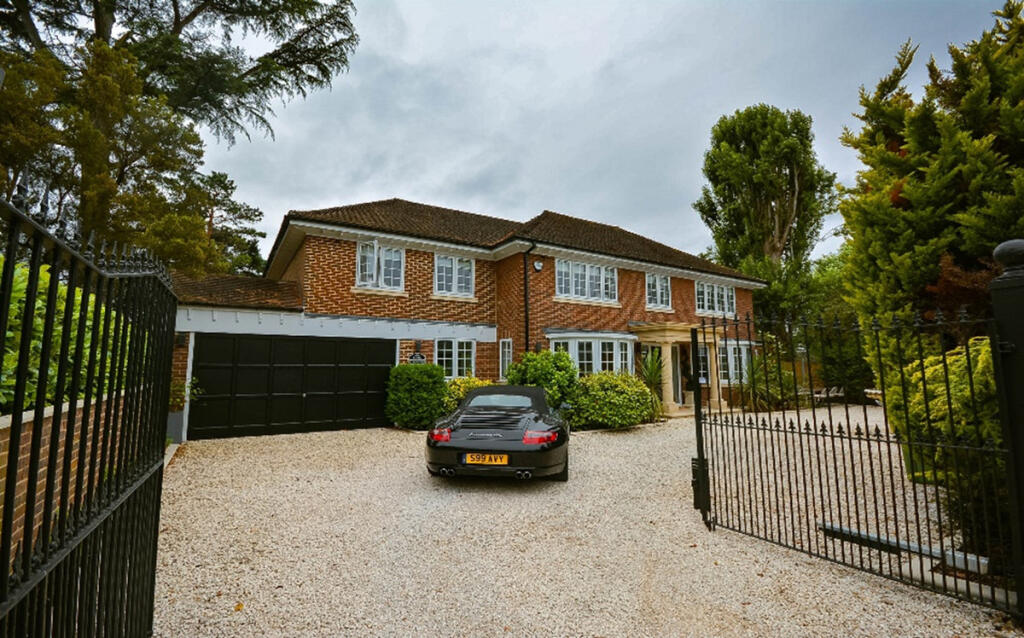 Main image of property: Ayloffs Walk, Emerson Park, RM11
