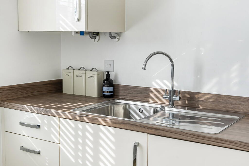 Apartment in Southampton - View 3
