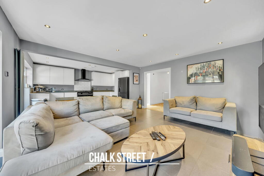 House in London, Gidea Park - View 4