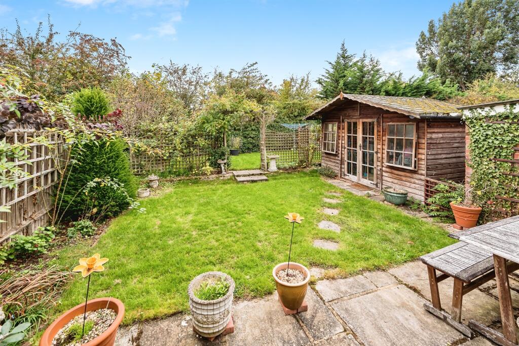 Huntercombe Close, Taplow, Maidenhead photo 2