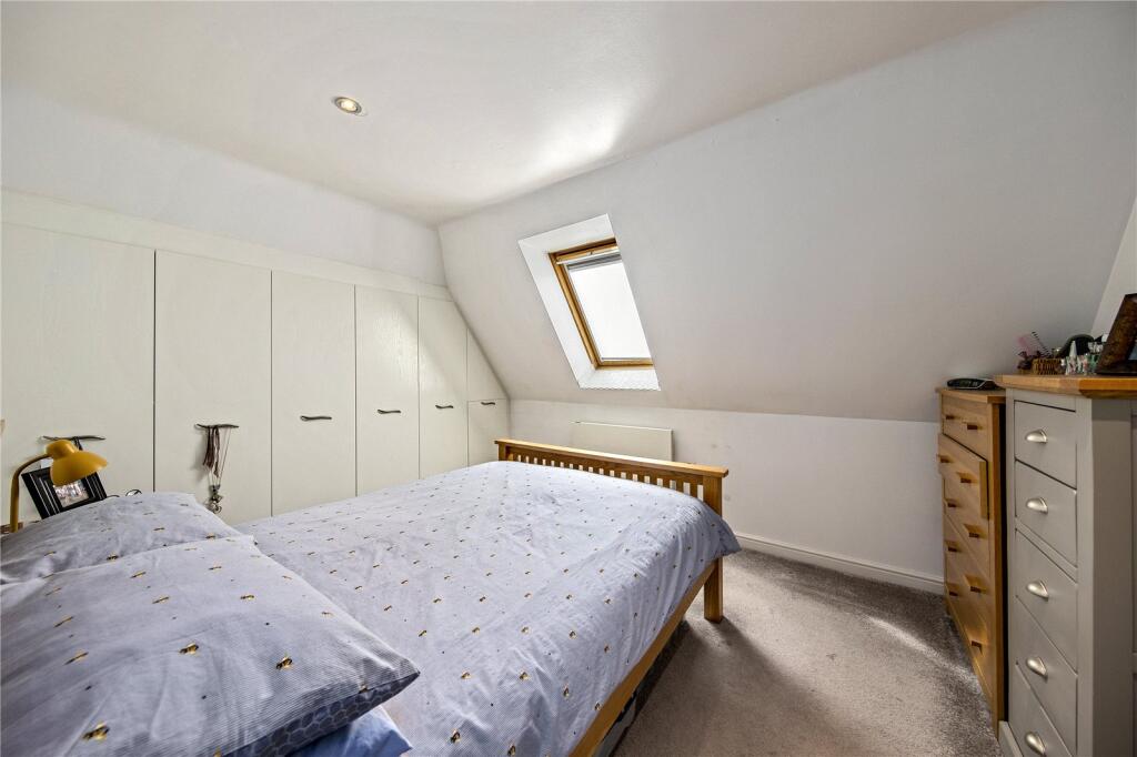 Apartment in Twickenham - More