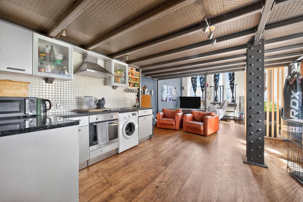 Apartment in Wakefield - View 4
