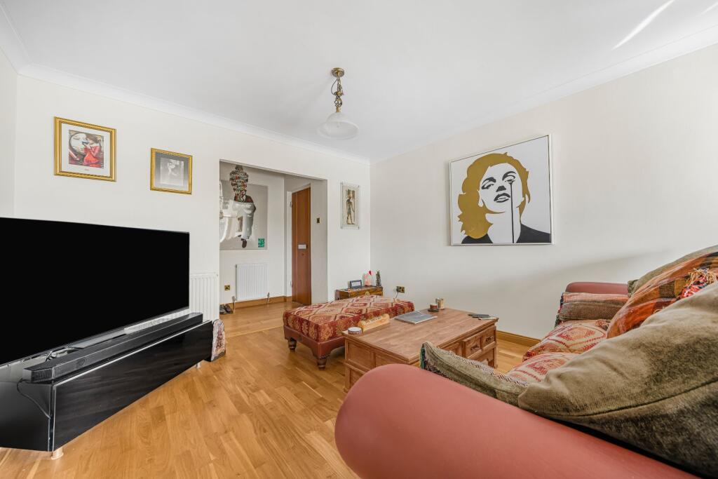 Apartment in Walton-on-Thames, Surrey - More